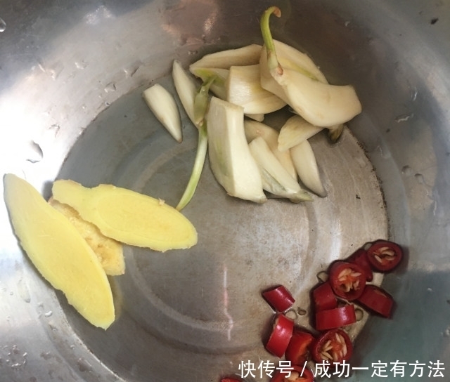 牛肉末炒黑木耳,简单下饭菜,鲜香味美