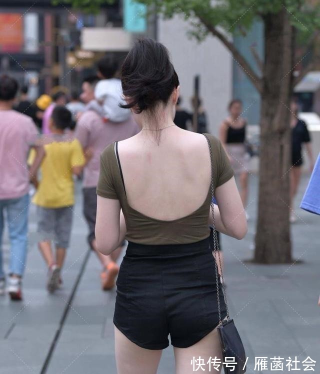 黑色 选择对的黑色短裤不仅可以展现休闲范儿,小姐姐马上变好看!