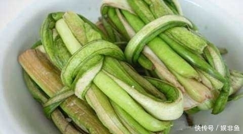 这种菜叶子别再丢掉了,用来腌咸菜, 百吃不腻