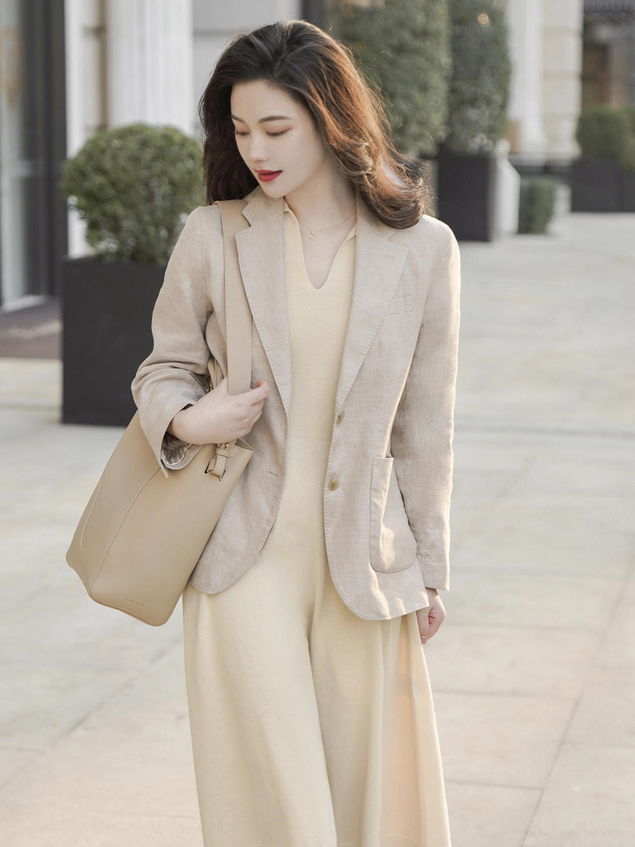 造型|冬日优雅感搭配的天花板,不能错过的针织连衣裙,大气感满分!