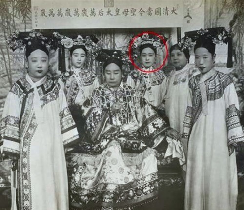 身边|慈禧身边最美女官:精通现代舞,后嫁给一将军,晚年依旧美艳动人