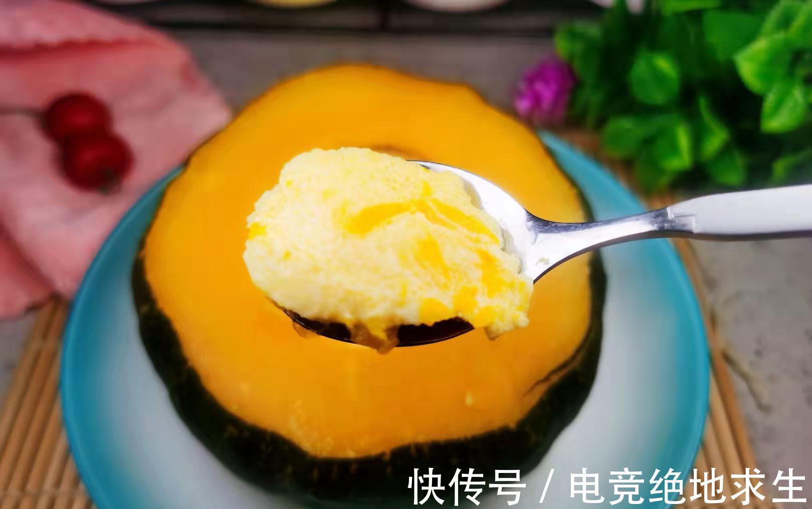 南瓜放盘中一蒸，加上牛奶，热量低高营养，补锌又补钙，好吃