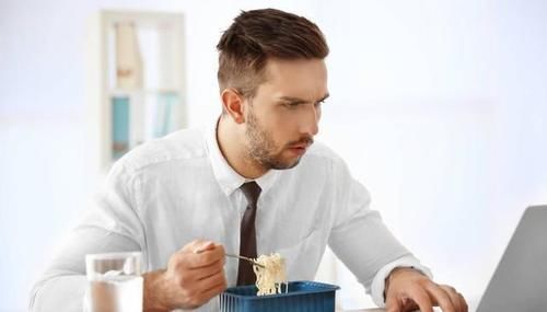 下降|男性50岁后，步入“衰老期”，这五件事，想做，也要忍