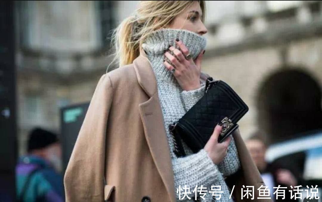 卫衣 40岁女人入冬衣服别买多,备好4件基础款就够,配大衣羽绒服都美