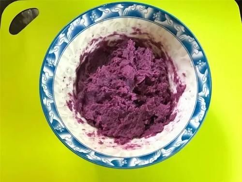 美食优选：不用烤箱，一口平底锅就能做的网红小吃，松软细腻，做法超简单