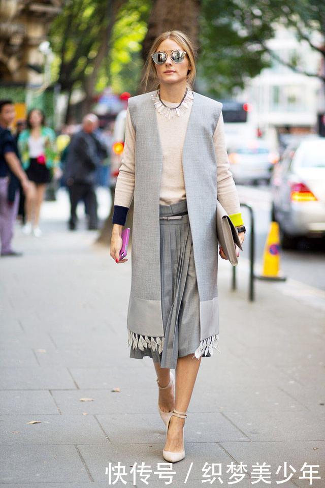 先别急着买风衣,初秋流行的是“长马甲”,知性帅气又百搭!