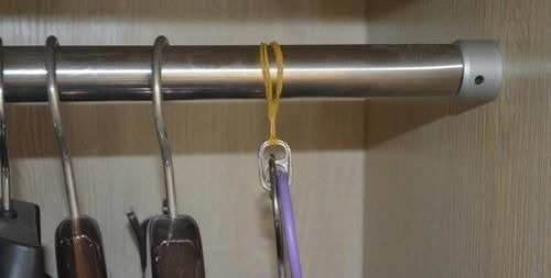 今天才知道，易拉罐拉环上套根橡皮筋，有一个隐藏实用功能，太棒了