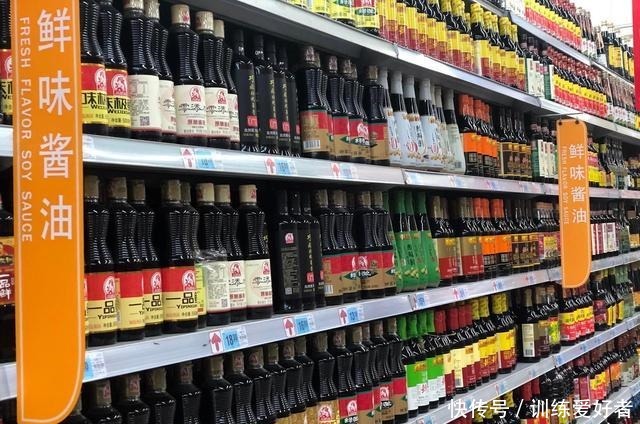 买酱油时，瓶上若有这两个字母，再便宜也不买，都是勾兑酱油