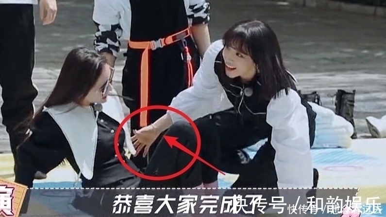 都说“跑男”两位女MC闹掰,baby被洒水,宋雨琦下意识反应暴露了