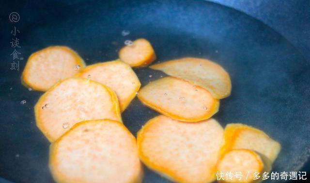 鲜甜软|早餐,媳妇就做了一个瓜,烤一烤,鲜甜软糯还能拉丝,孩子抢着吃