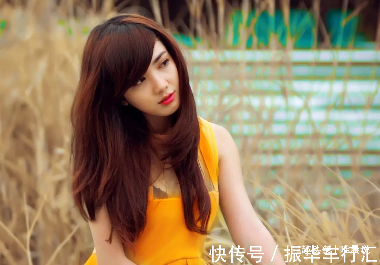 准公公!姑娘跟未婚夫回家,饭点上桌吃饭,被准公公批评:没家教