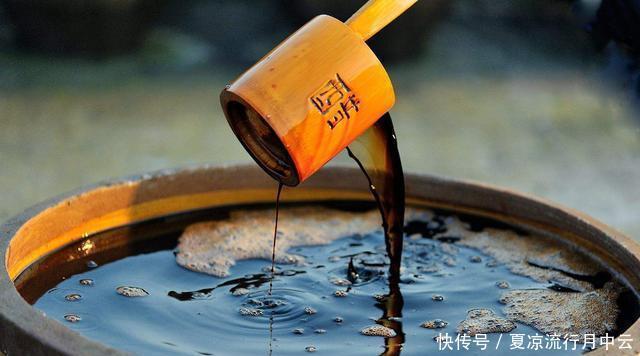 看清|买醋时要看清,品牌不重要,只要是有这串“符号”,都是勾兑醋