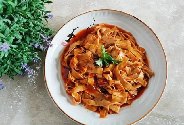 干豆腐新做法，看着就好吃，上班族快手菜，做法简单又下饭