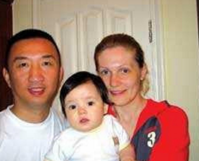 战争|那位被俄罗斯士兵救下的中国记者，答应照顾其妻儿，士兵死后如今怎样了？