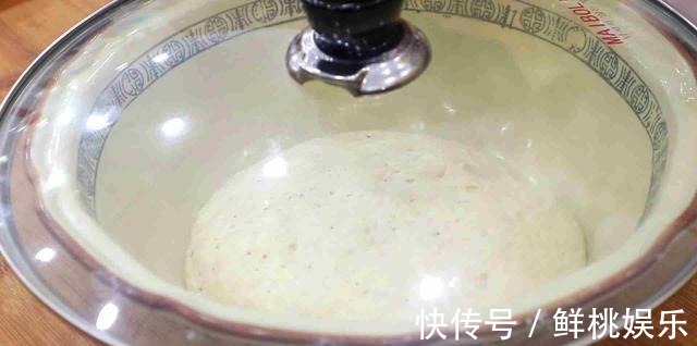 这个饼比葱油饼更好吃,早点摊上卖3块,照这个方法做,1块都不到