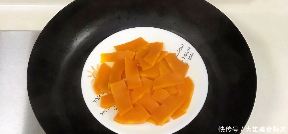 50岁小姨皮肤像25，用南瓜搭配1种食材当早餐，面膜钱都省了