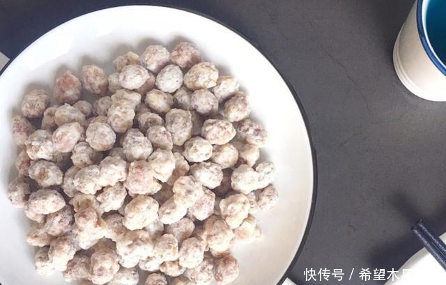 这就是东北过年必备小吃,香、脆、脆!小孩子喜欢!童年的气息