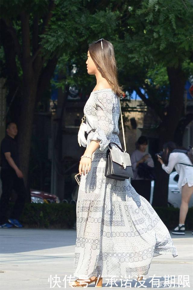 漂亮的连衣裙,要有一双高跟鞋来衬托,要选择粗跟还是细跟