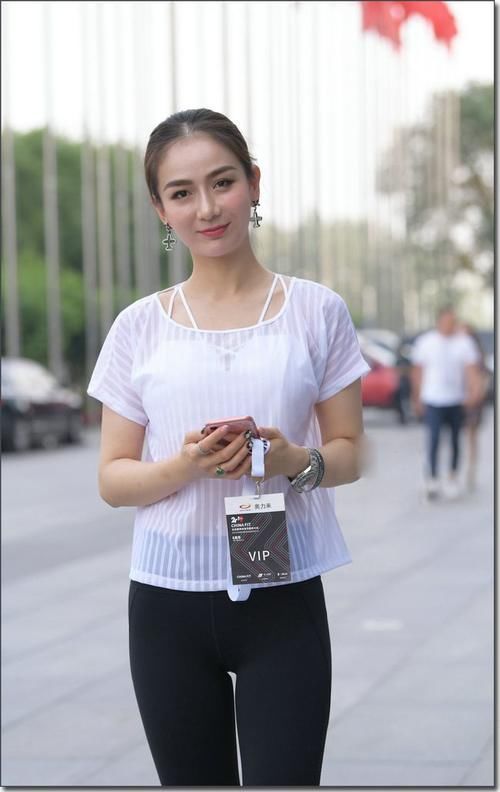 身材 爱健身爱锻炼的美女,紧身瑜伽裤凸显身材,更显绝美气质。