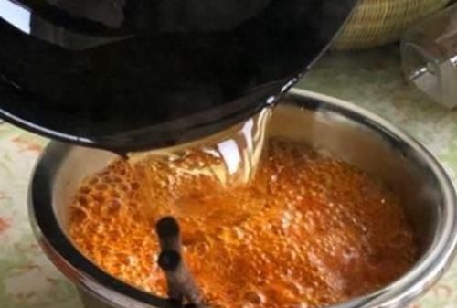 炸辣椒油时，直接泼热油就“废”了，牢记5料4味，辣椒油鲜香红亮