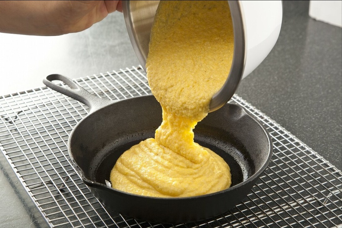 多吃粗粮好处多，做玉米面馒头时，多做1步，馒头香软不粗糙