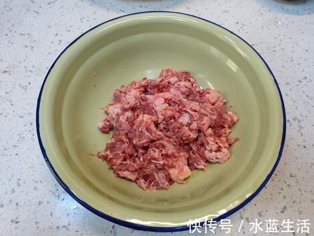 羊肉馅|做羊肉馅饺子，记住“3放2不放”，饺子鲜嫩无膻味，流油又流汁