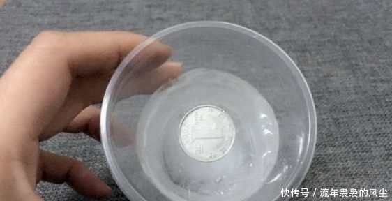 出远门为什么要在冰箱里放一枚硬币?看完恍然大悟!