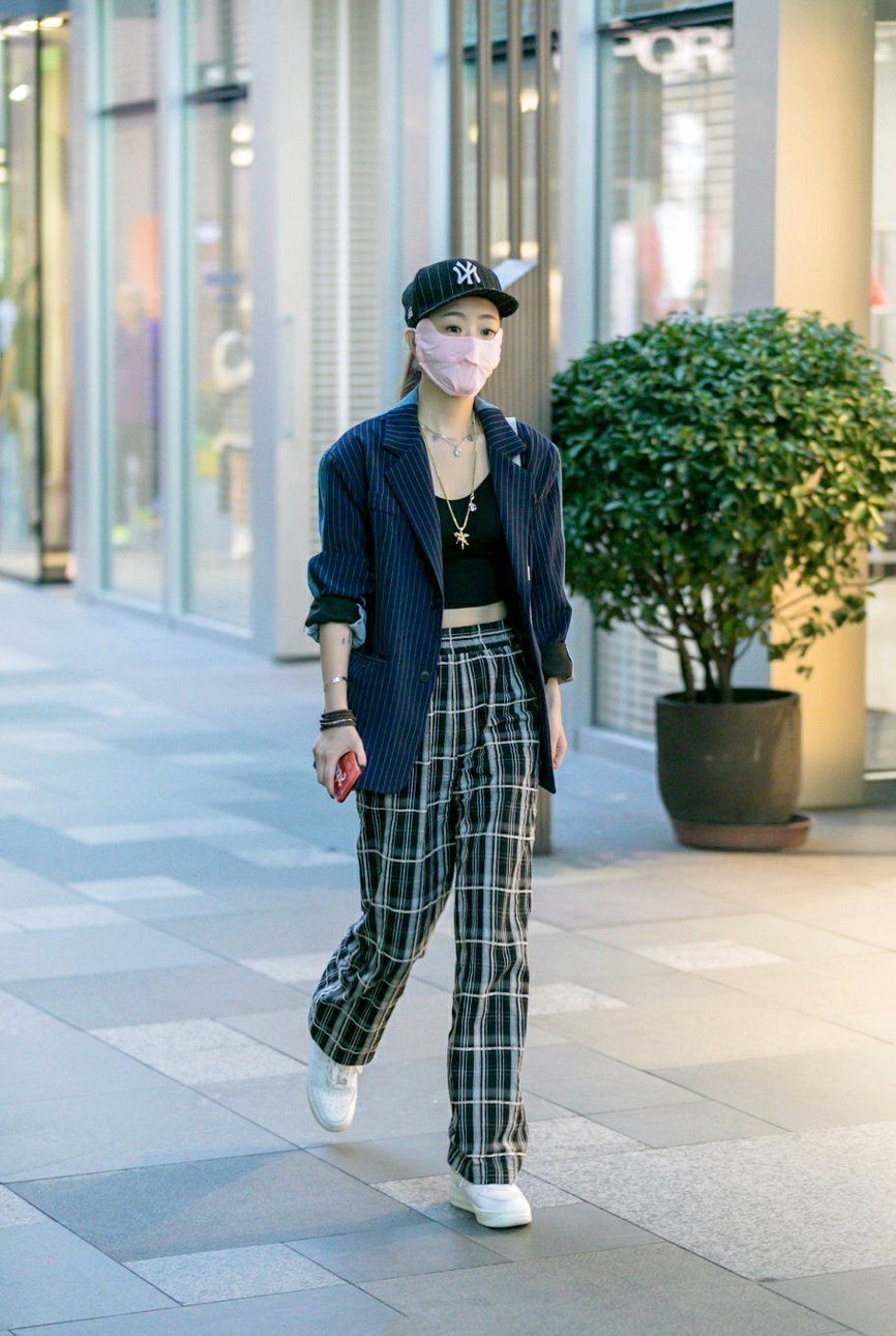 时尚界刮起一波清新慵懒风，阔腿裤裤管越宽，穿着就越时髦