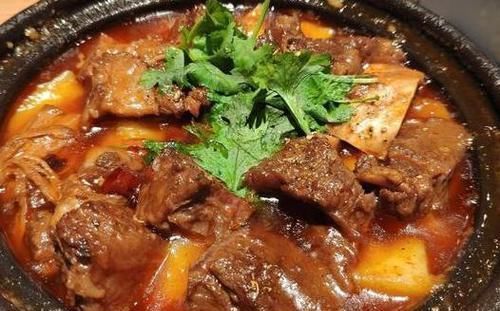 高压锅|炖牛肉咬不动？多加一种调料，连高压锅也免了，牛肉软烂不塞牙