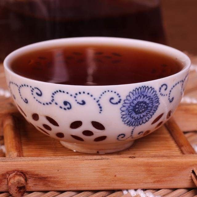 湿气不除百病生 ！每天早晚各一杯， 排除湿毒一身轻松