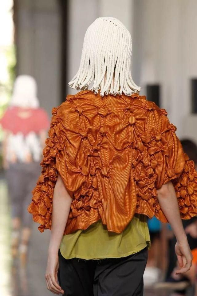 时装|干货丨时装大牌设计师都在用的手艺学会手工绣缀,给你的创意立裁加加餐