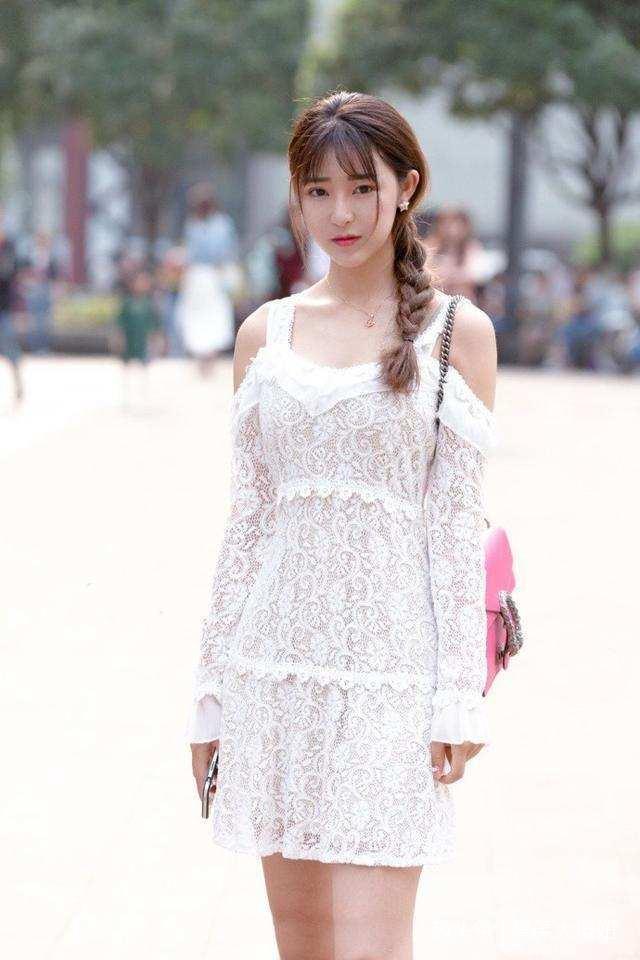 身材|美女穿搭时尚,妩媚动人,完美身材让人羡慕