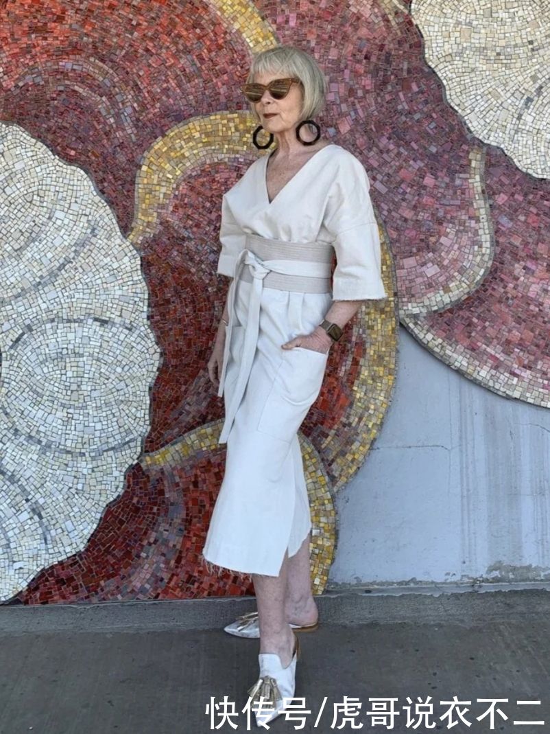 奶奶|年过六十摩登不减,这位67岁奶奶才是真正的时髦精,美得优雅自信