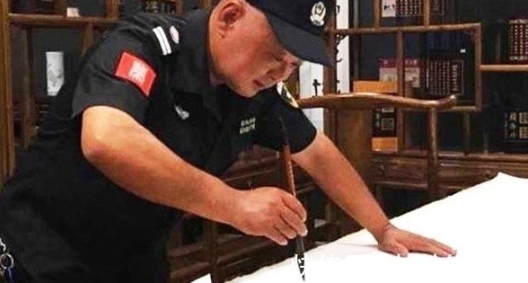 书法!保安大叔苦练书法40年,写废2000多支毛笔,最终斩获兰亭奖