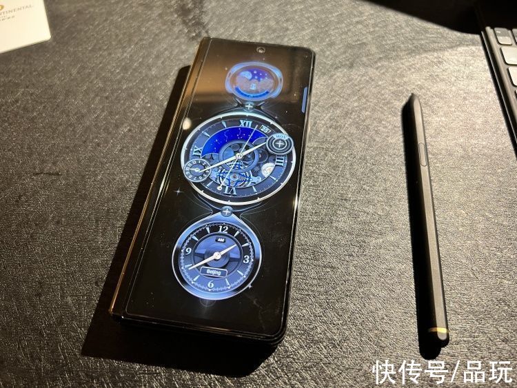 w22|三星W22 5G上手：这才是折叠屏手机的“完全体”