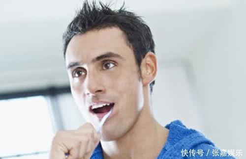 男性到了50岁,早上睡醒后还有这五个表现,说明你身体杠杠地