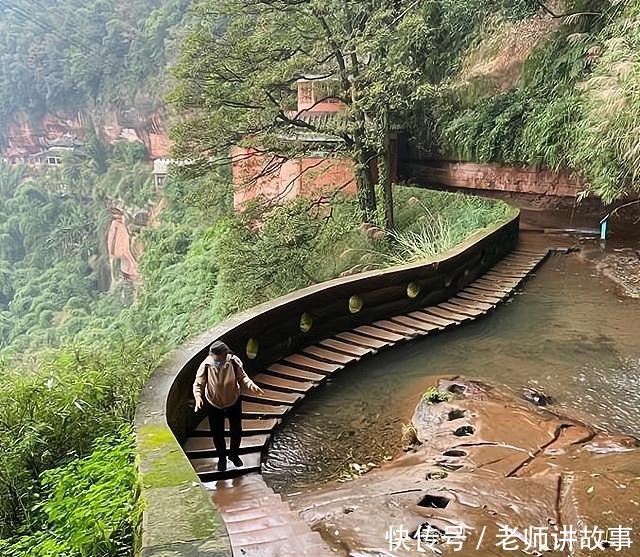 逃离不幸婚姻很爽56岁阿姨“抛夫”自驾游对老伴同情时会回去