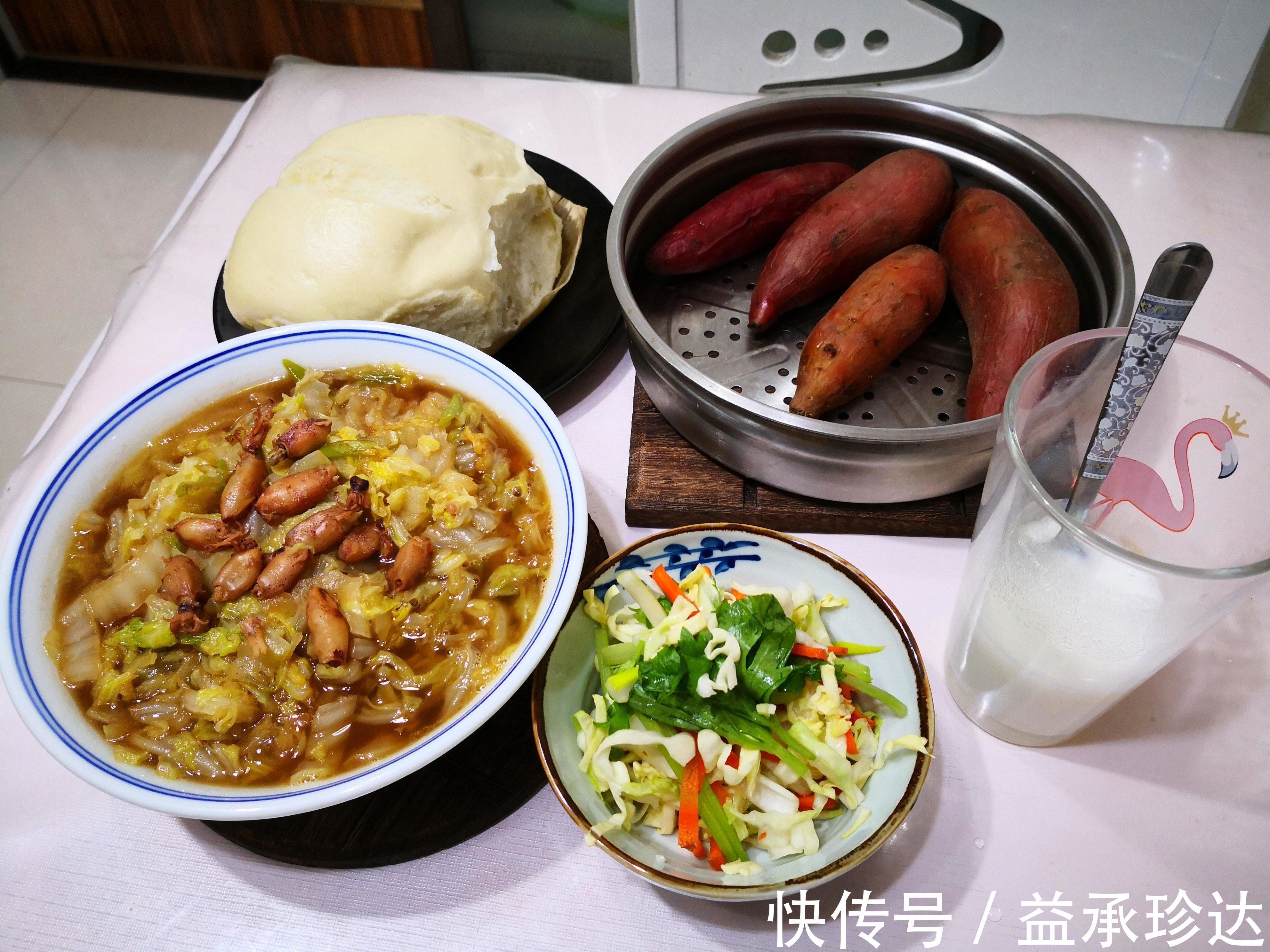 晒我的周一早餐,却因1碗白菜走红了朋友圈,网友:又学会一道菜