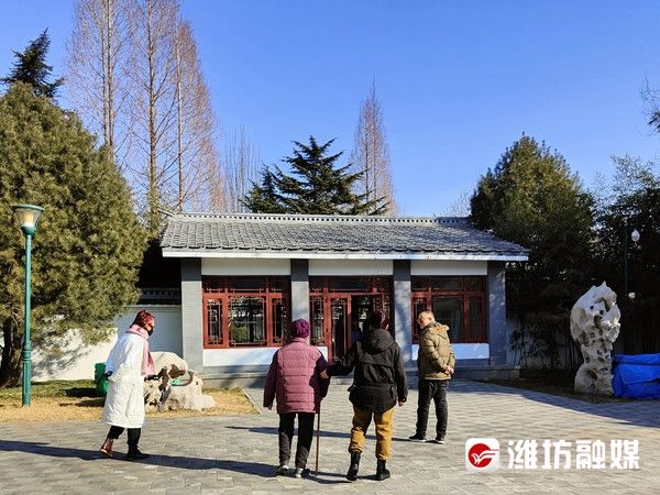 鸽子|网络中国节·春节｜赏风景、喂鸽子……植物园里真热闹