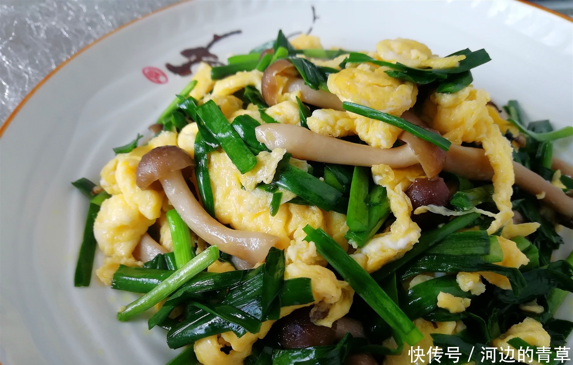 韭菜和鸡蛋是绝配,加上这个食材一起炒,味道更鲜美,营养吸收好