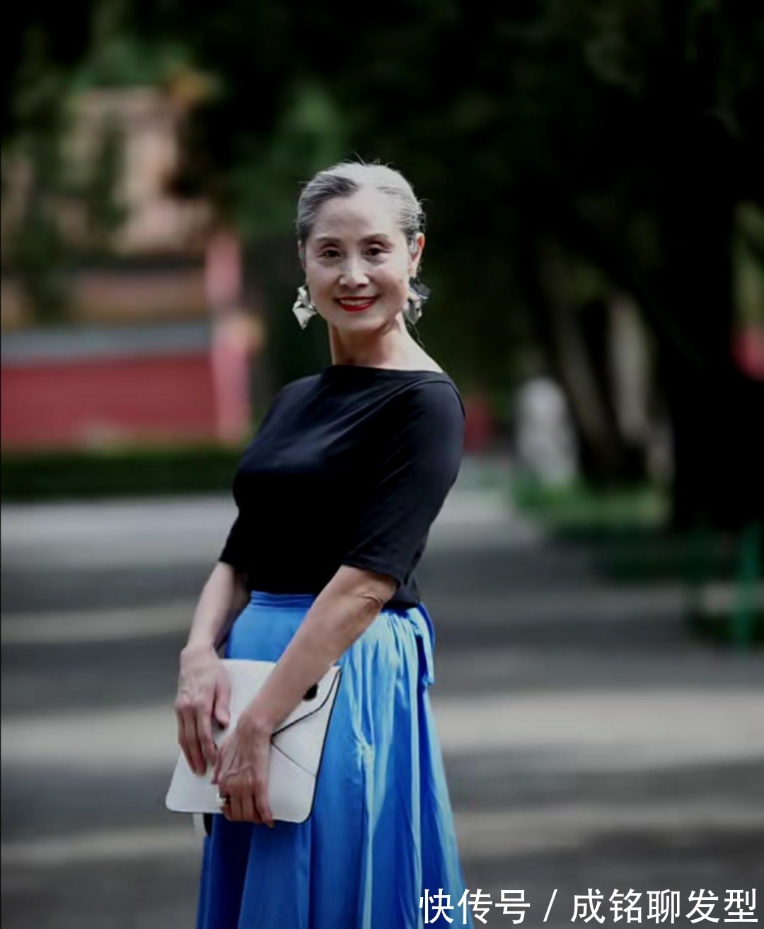 旗袍|头发变白满脸皱纹又怎样?70岁奶奶穿牛仔踩高跟,时尚不输年轻人
