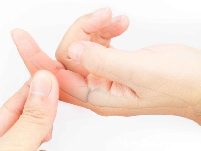 大肠经|宿便堆积，会导致便秘教你一招刺激大肠蠕动，清肠道、排出宿便