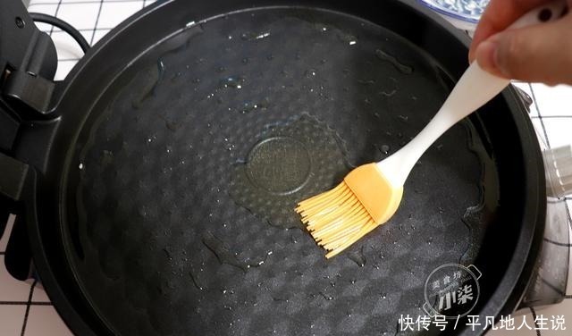 面团|面粉别炸油条了，试试这样做，柔软香酥，保证吃一次就念念不忘
