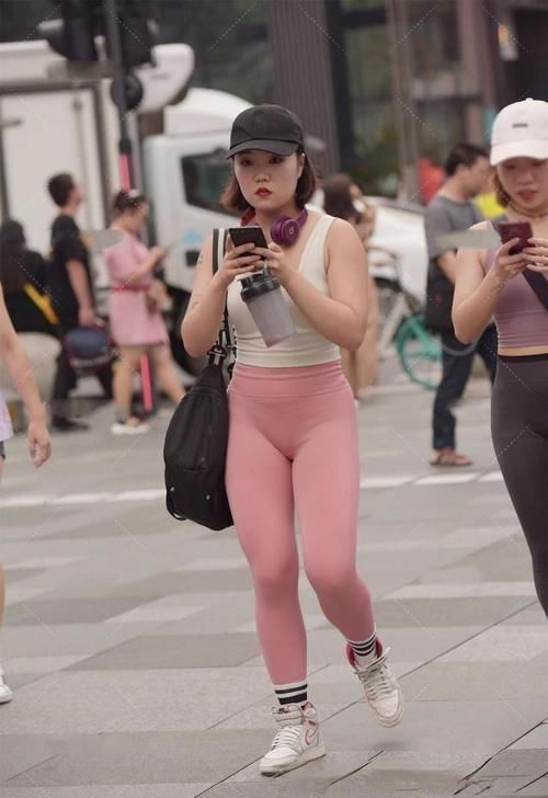 雪地靴 精致漂亮的瑜伽裤装扮彰显女神风范,唯美清新感十足,运动范儿