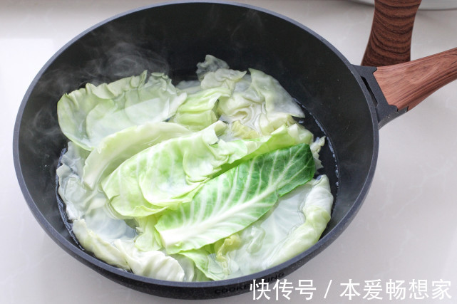 包菜|懒人生煎包做法，不发面不醒面，皮薄馅大简单快手，早餐就它了！