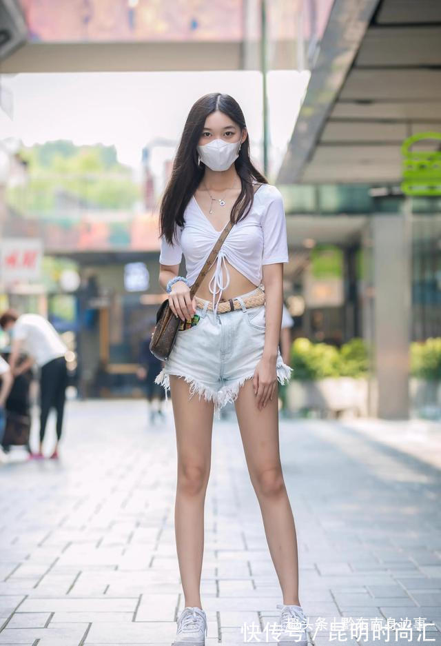 小姐姐 牛仔短裤如何搭配才时髦又洋气?这8套穿搭示范可以看看