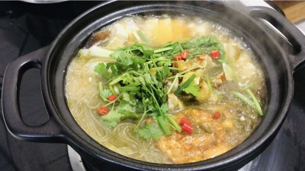 泡椒酸菜咸鱼煲