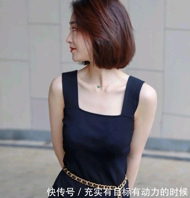 成熟|成熟女人怎么穿才好看呢？简约温柔的穿搭就很不错，高级又有魅力