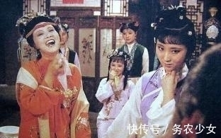 元春$薛寶釵叫鳳丫頭,本想一舉多得,沒想到尷尬了,看鳳姐和賈母反應