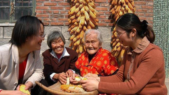 幸福指数|老人活到多少岁算长寿实话实说活到这个岁数，幸福指数比较高